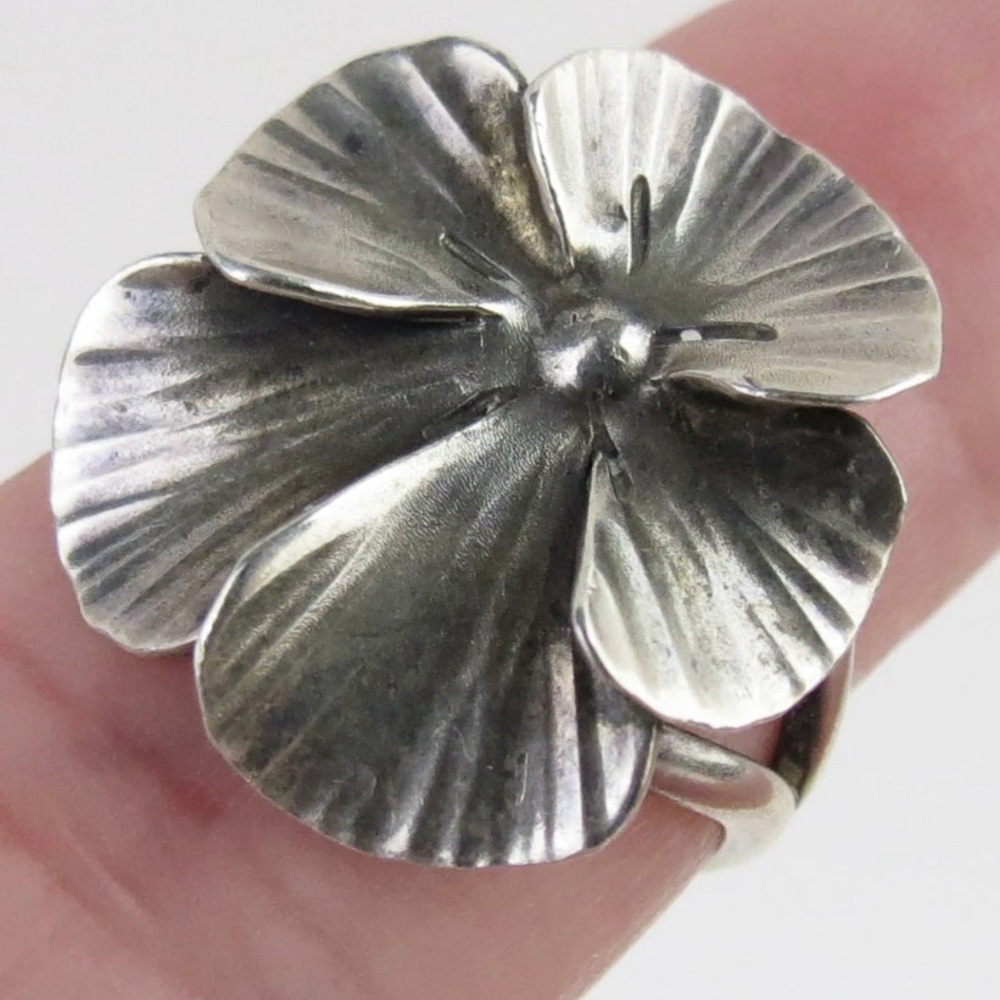 Vintage Stuart Nye sterling silver Pansy flower bloom adjustable ring